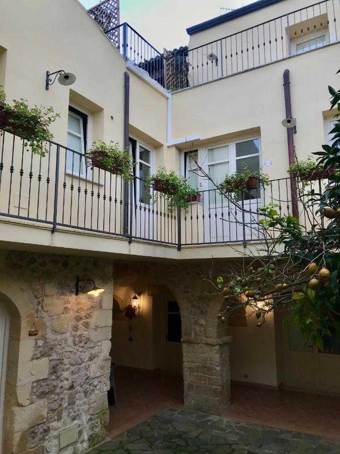 Domo Antiga Guest Rooms Сорсо Екстериор снимка